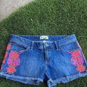 Roxy Boho Aztec Blue Denim Shorts with Pink Embroidery Size 29